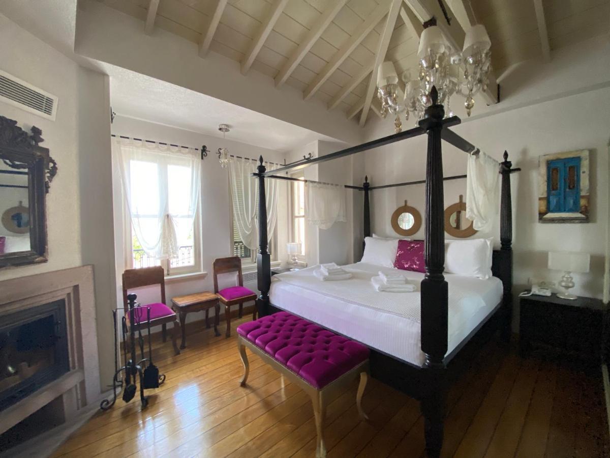 Nisi Hotel (Adults Only) ไอวาลิค ภายนอก รูปภาพ