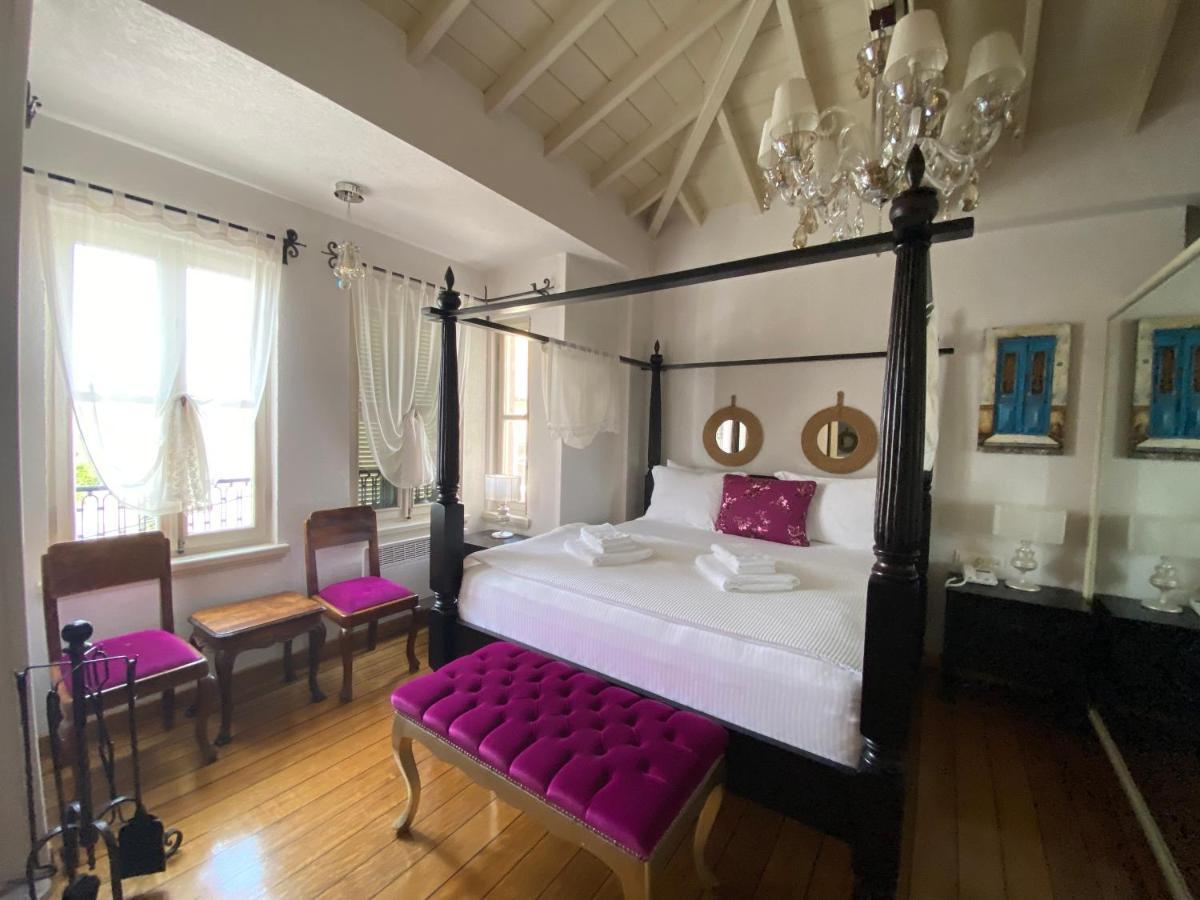 Nisi Hotel (Adults Only) ไอวาลิค ภายนอก รูปภาพ