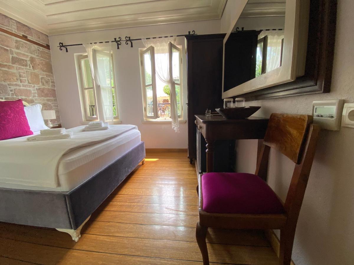 Nisi Hotel (Adults Only) ไอวาลิค ภายนอก รูปภาพ