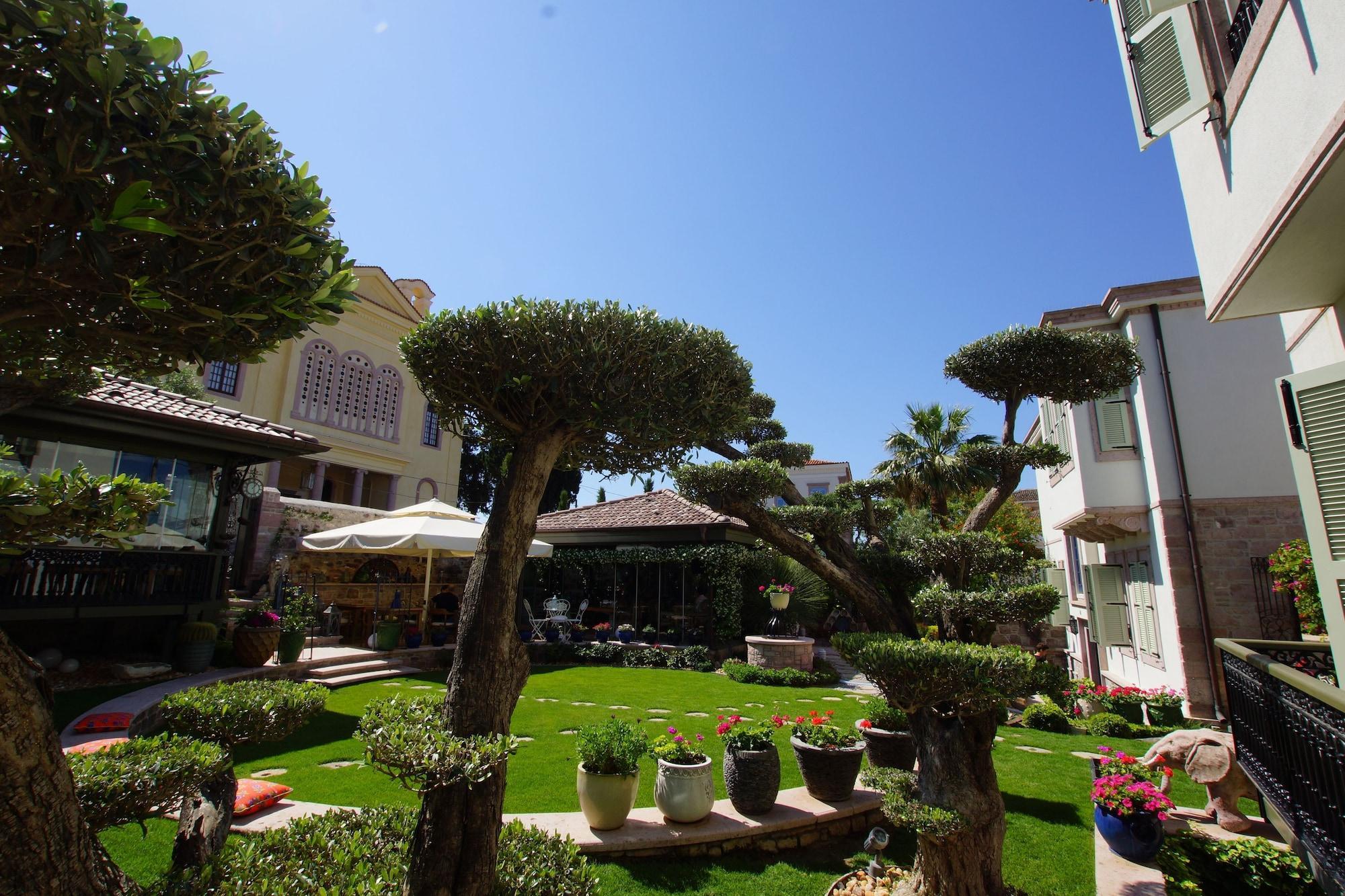 Nisi Hotel (Adults Only) ไอวาลิค ภายนอก รูปภาพ